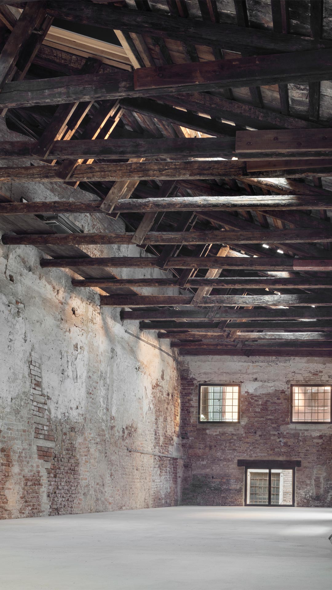 La foto di un'interno dello spazio espositivo Salone Verde a Venezia