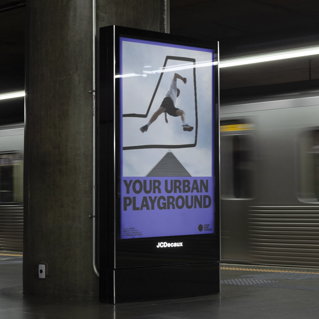 Un poster con un'acrobazia di urban tribe parkour, in metro