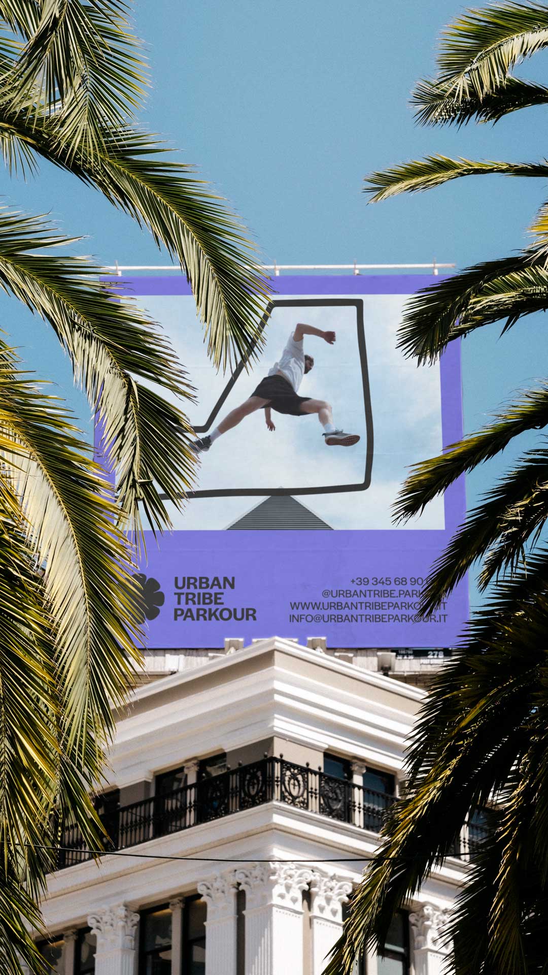 Un banner pubblicitario raffigurante un'acrobazia di urban tribe parkour