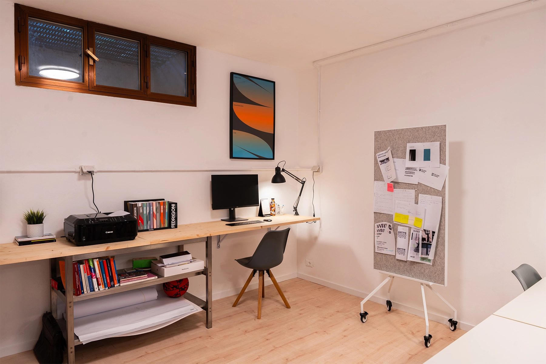 L'interno di una delle sedi del collettivo akto, un angolo dello studio