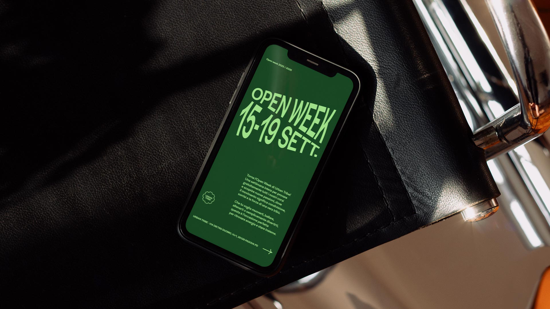 Immagine di uno schermo di un cellulare che mostra un post di un evento chiamato Opening Event di urban tribe